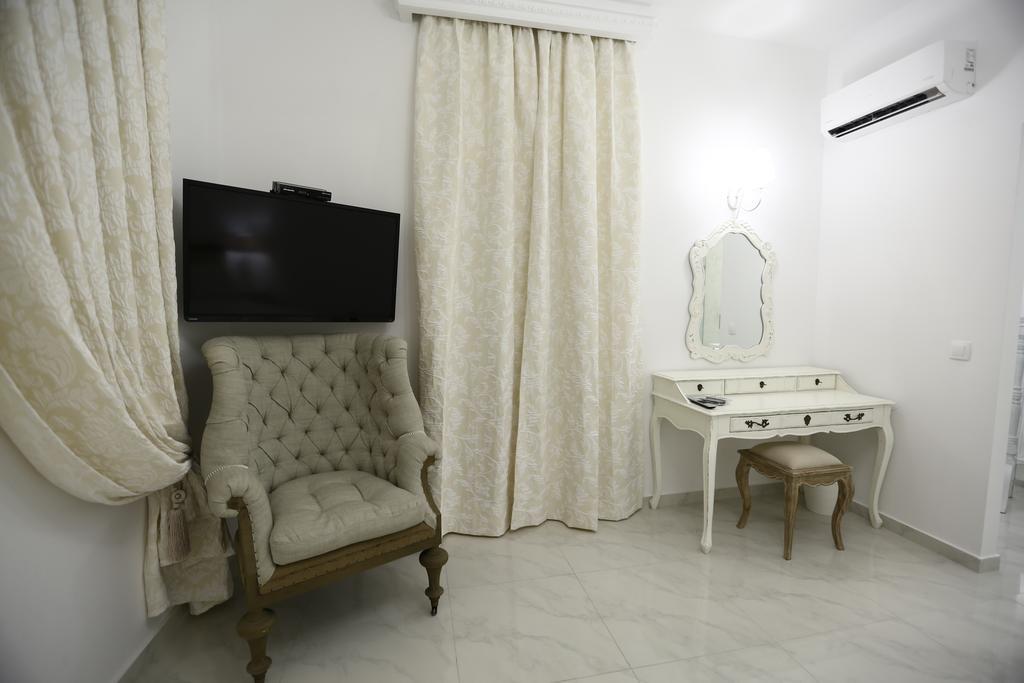 The White Suites Adamantas  Room photo